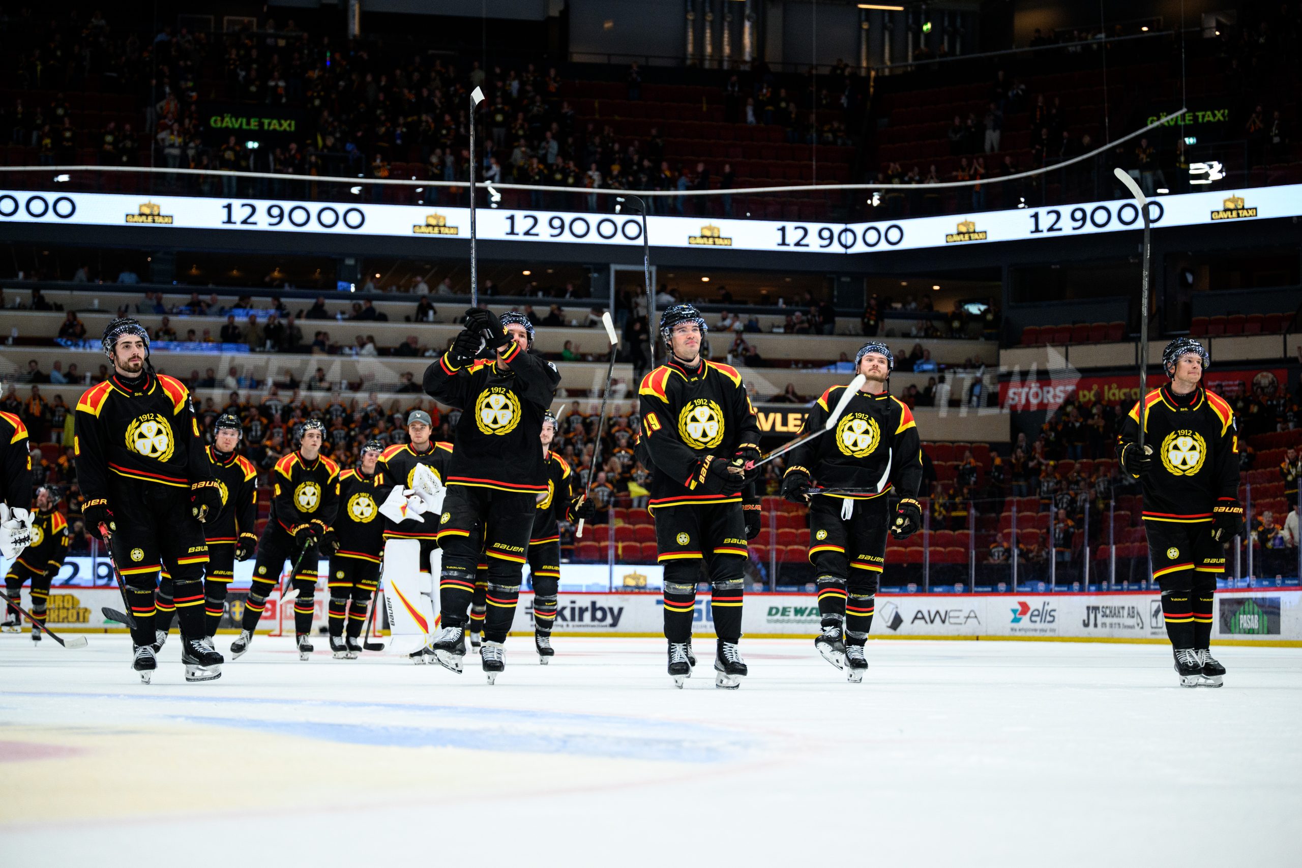 Brynäs spelare jublar