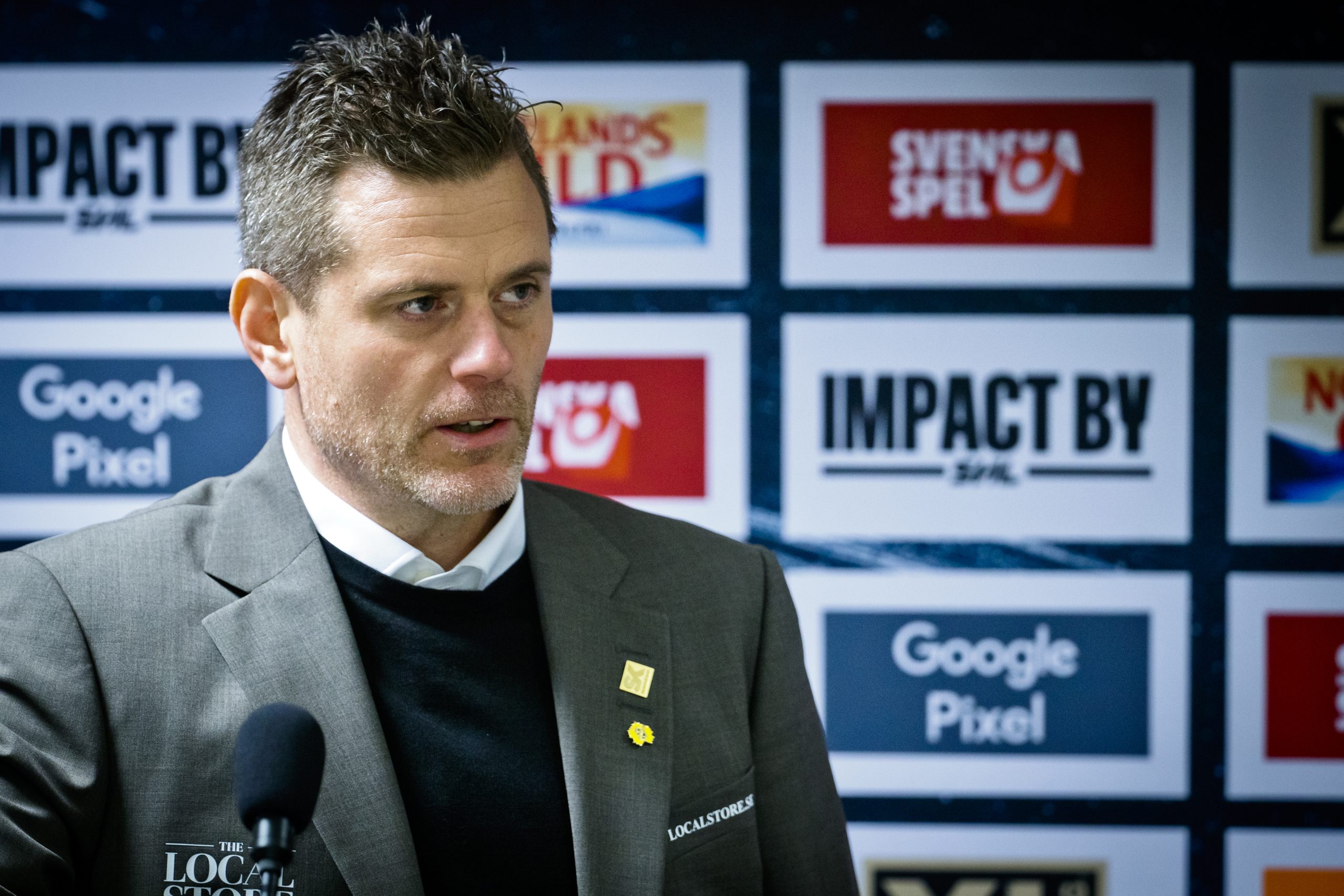Skellefteås huvudtränare Daniel Hermansson på presskonferensen