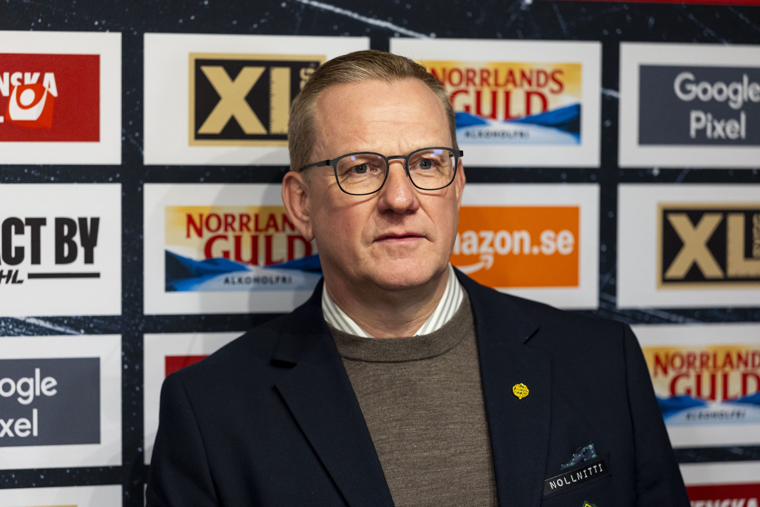 Björklövens tränare Magnus Bogren intervjuas