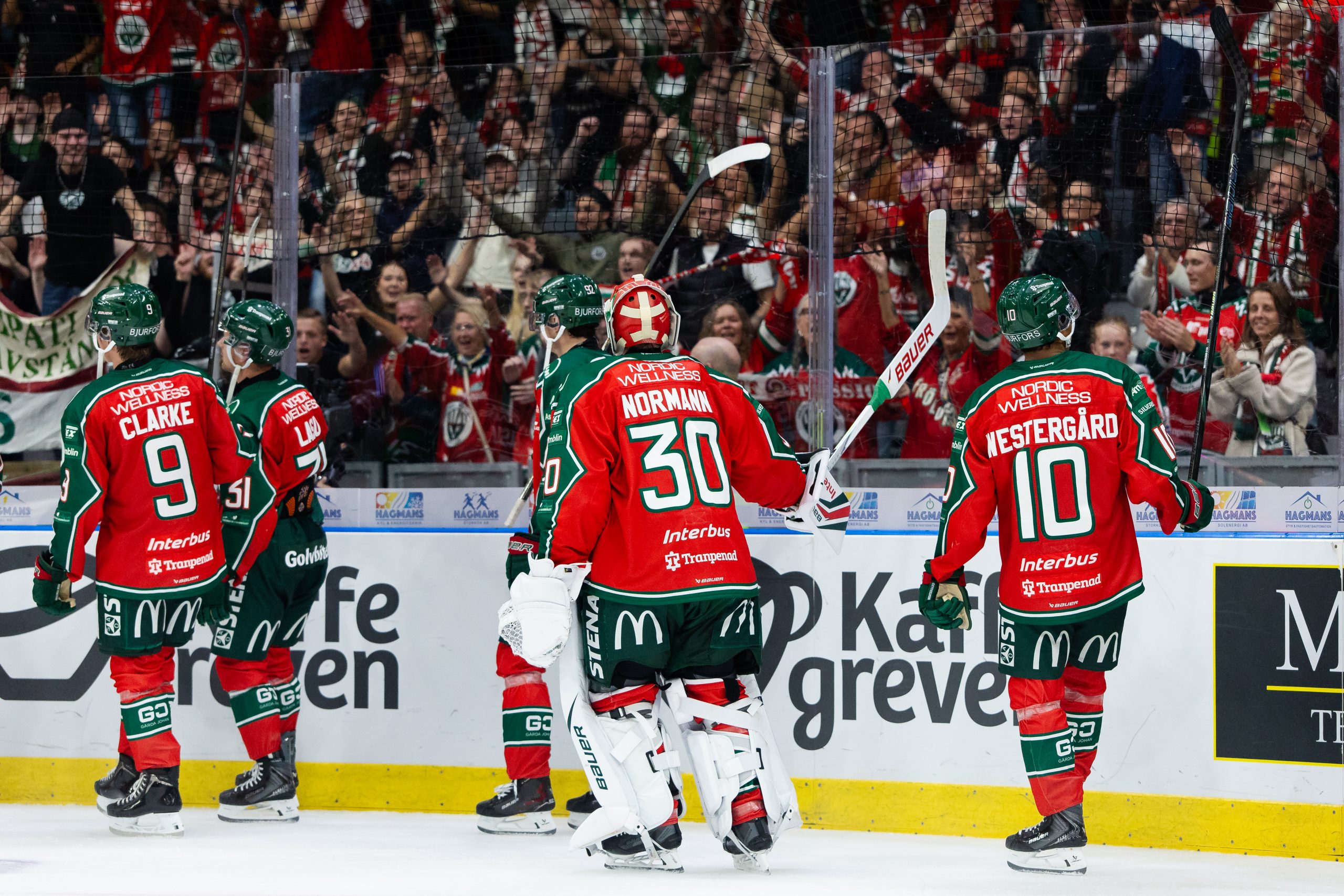 Frölundas spelare tackar publiken