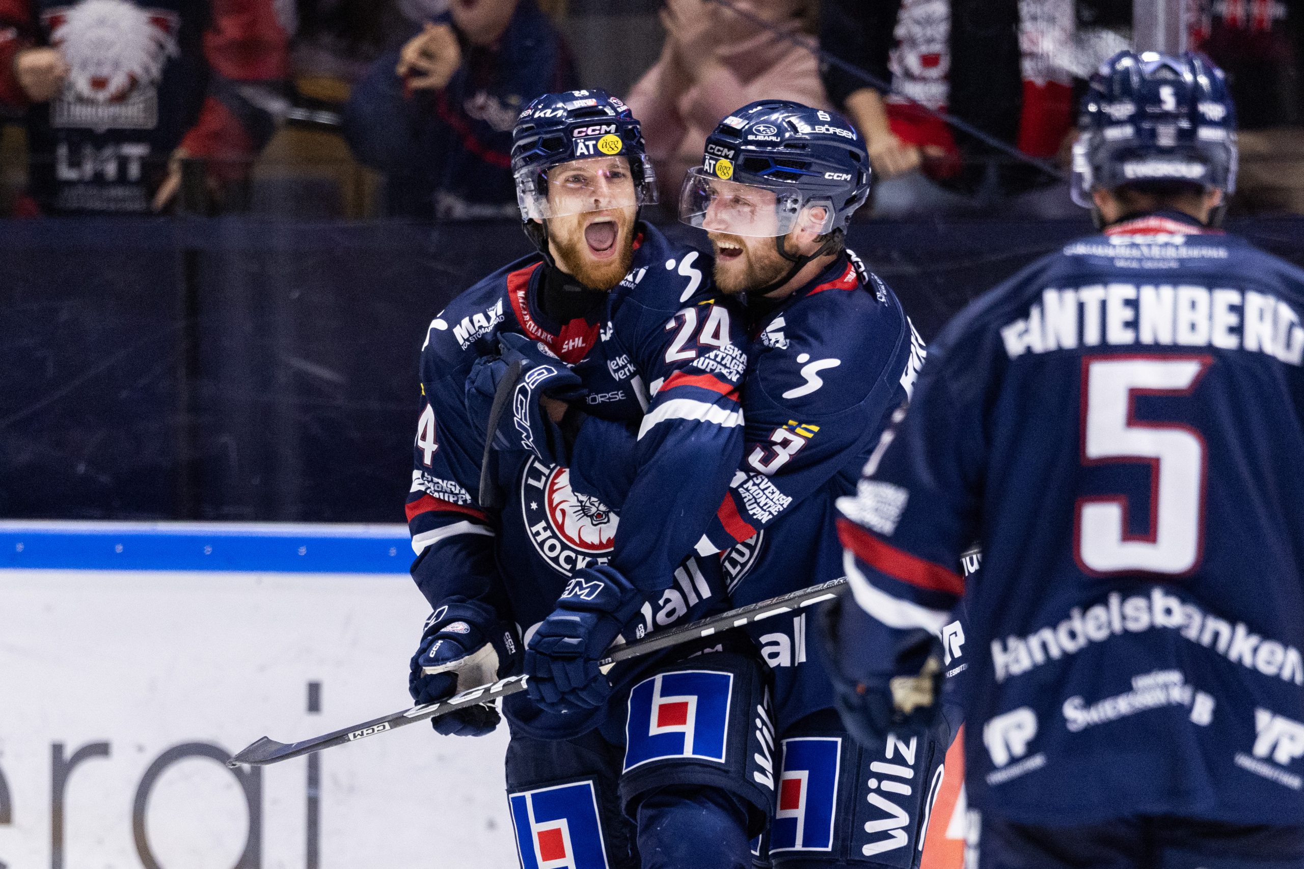 Linköpings Brendan Shinnimin jublar med Linus Hultström